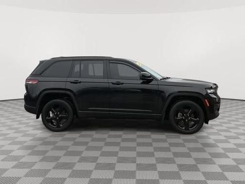 Used 2023 Jeep Grand Cherokee Altitude AWD/4WD image 2