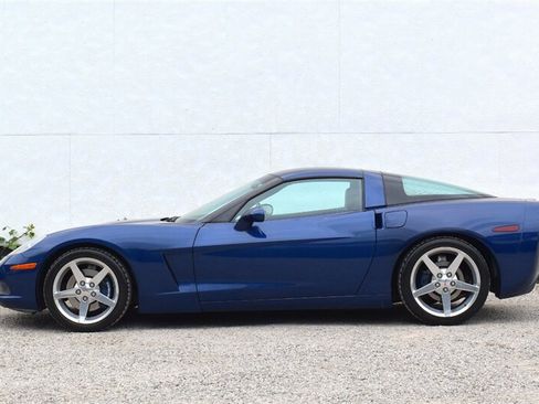 Used 2005 Chevrolet Corvette Coupe w/ Preferred Equipment Group RWD image 12