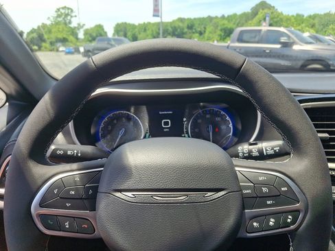New 2027 Chrysler Pacifica Select FWD image 18
