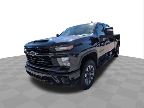 Certified 2024 Chevrolet Silverado 2500 Custom w/ Custom Value Package image 4