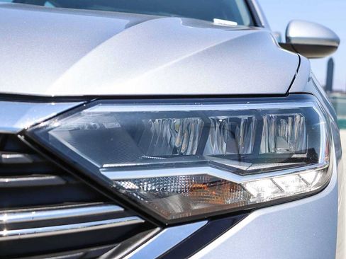 Certified 2024 Volkswagen Jetta SE FWD image 7