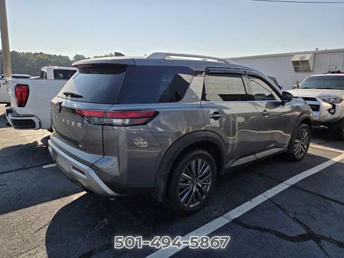 Used 2024 Nissan Pathfinder SL w/ SL Premium Package FWD image 4