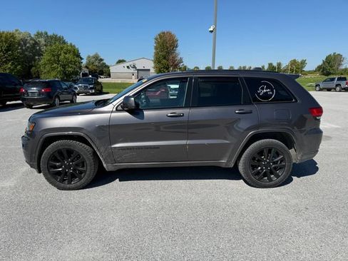 Used 2019 Jeep Grand Cherokee Altitude AWD/4WD image 2
