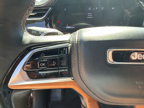 Used 2024 Jeep Grand Cherokee L Summit AWD/4WD image 31