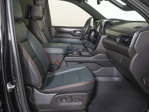 Used 2025 GMC Yukon AT4 w/ AT4 Premium Plus Package AWD/4WD image 9