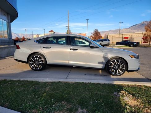 Used 2024 Honda Accord Touring image 4