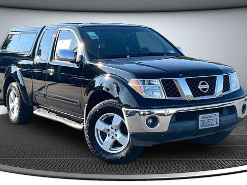 Used 2005 Nissan Frontier LE AWD/4WD image 1