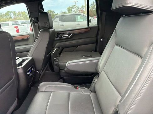 Used 2025 GMC Yukon XL Denali image 9