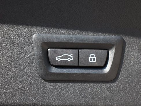 Used 2025 BMW X4 xDrive30i image 9