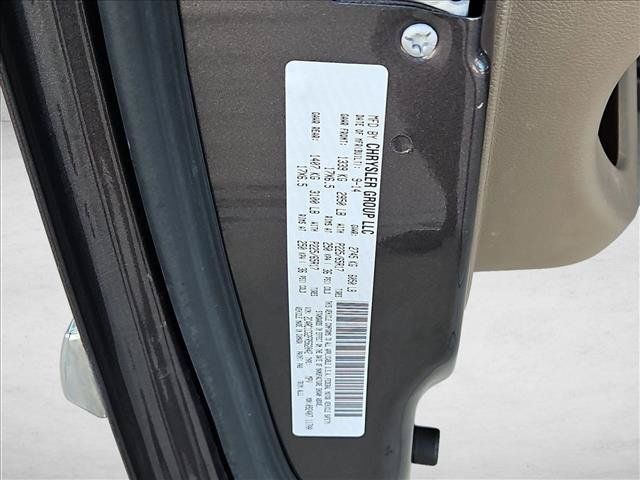Used 2015 Chrysler Town & Country Touring-L w/ Driver Convenience Group FWD image 25