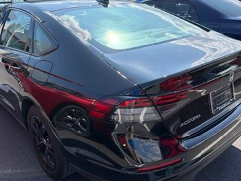 Certified 2025 Honda Accord SE image 7