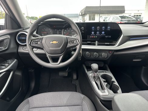 Used 2026 Chevrolet Trax LS w/ LS Convenience Package FWD image 15