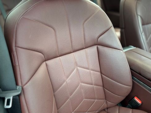 Used 2024 BMW 760i xDrive w/ Premium Package 2 image 52