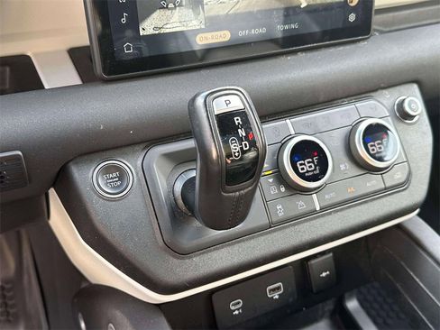 Used 2023 Land Rover Defender 110 X-Dynamic SE image 33