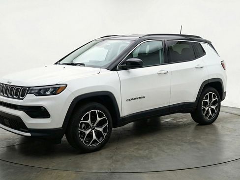 Used 2025 Jeep Compass Limited AWD/4WD image 3