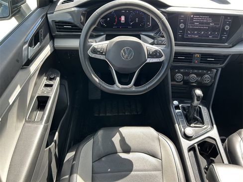 Used 2022 Volkswagen Taos SEL image 32