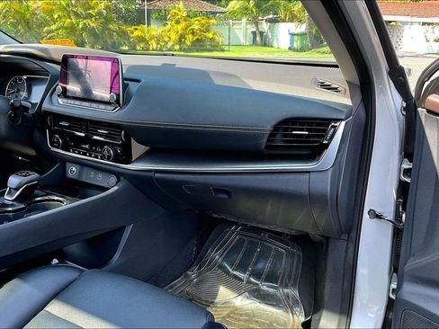Used 2023 Nissan Rogue SV w/ SV Premium Package FWD image 16