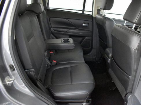Used 2017 Mitsubishi Outlander SE AWD/4WD image 35