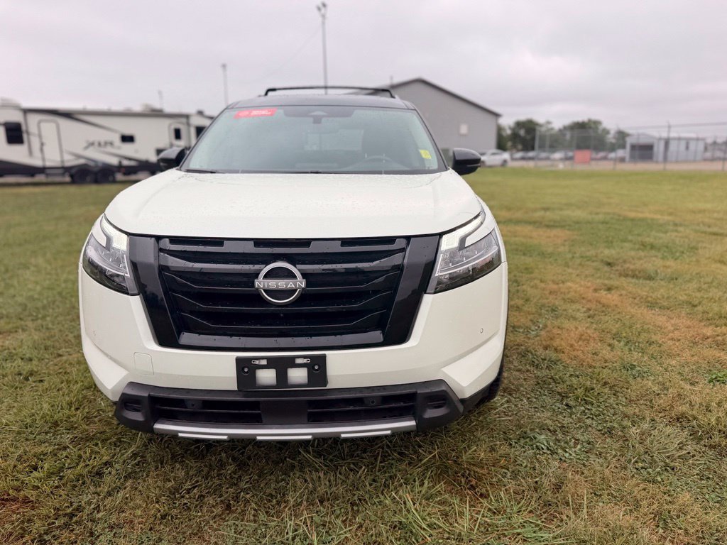 Certified 2024 Nissan Pathfinder SL w/ SL Premium Package FWD image 2