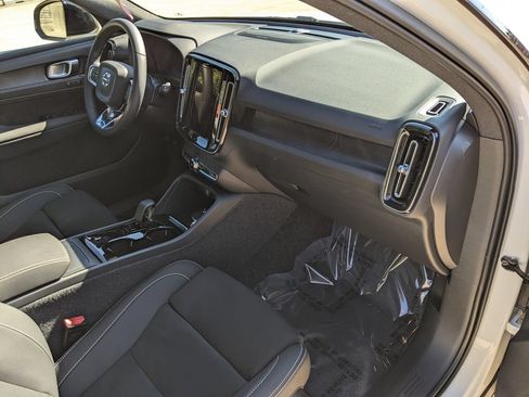 Certified 2023 Volvo XC40 Recharge Ultimate AWD/4WD image 21