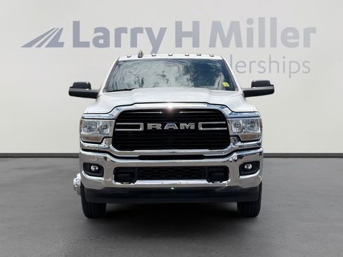 Used 2021 RAM 3500 Big Horn w/ Level 1 Equipment Group AWD/4WD image 4