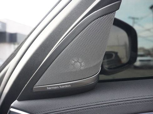 Used 2018 BMW M550i xDrive image 32