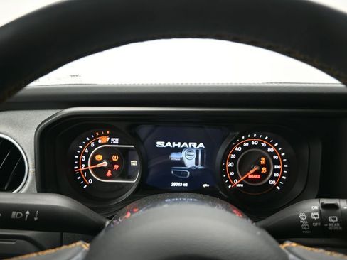 Used 2025 Jeep Wrangler Unlimited Sahara AWD/4WD image 19