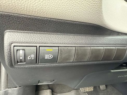 Used 2025 Toyota Corolla LE image 29