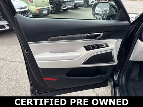 Used 2024 Kia Telluride SX Prestige w/ Towing Package image 13