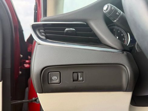 Used 2024 Buick Enclave Essence image 21