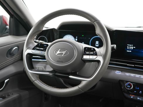 Used 2025 Hyundai Elantra SEL FWD image 14