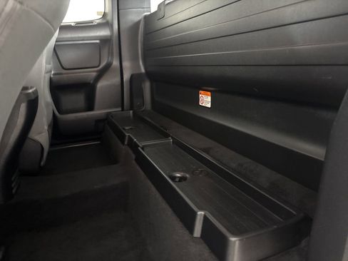 Used 2019 Toyota Tacoma SR image 19