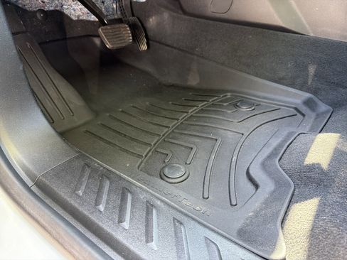 Used 2024 Chevrolet Colorado Z71 w/ Z71 Convenience Package 2 image 17