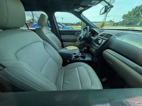 Certified 2018 Ford Explorer XLT w/ Equipment Group 202A FWD image 3