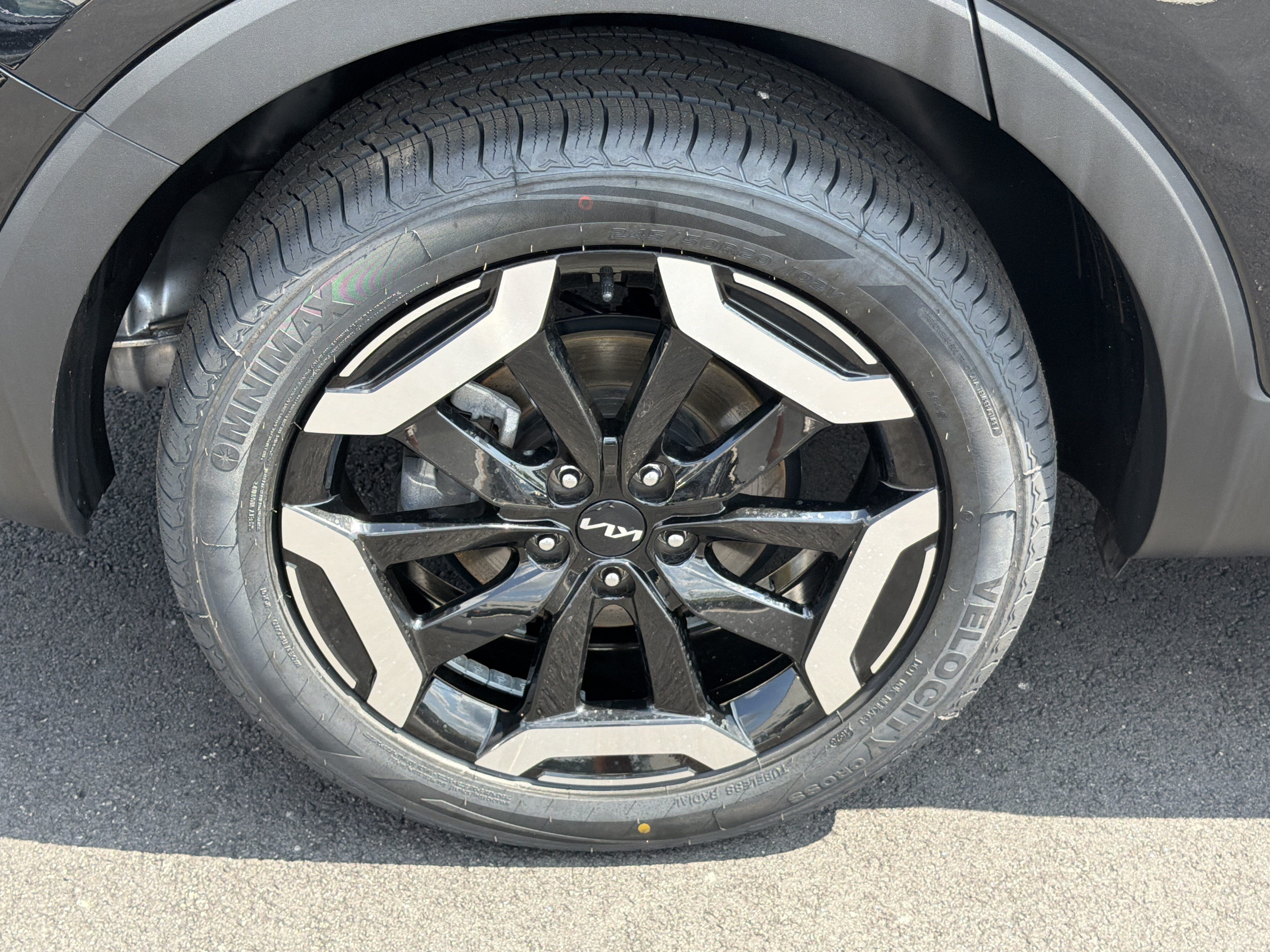 Used 2025 Kia Telluride EX w/ EX Captain's Chair Package FWD image 17