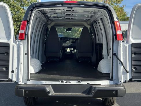 New 2025 Chevrolet Express 2500 w/ Safety Package image 20