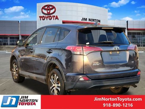 Used 2018 Toyota RAV4 LE image 8