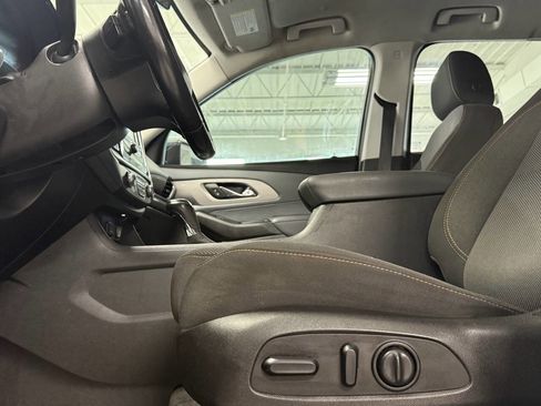 Used 2019 Chevrolet Traverse LT w/ LPO, Cargo Package FWD image 7