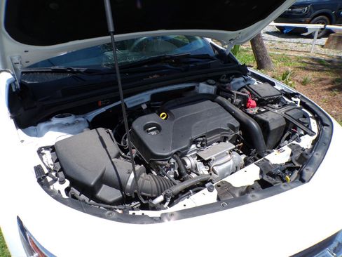 Used 2025 Chevrolet Malibu LT FWD image 9