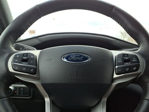 Used 2023 Ford Explorer XLT w/ Equipment Group 202A image 28