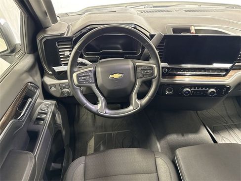 Used 2023 Chevrolet Silverado 1500 LT image 14