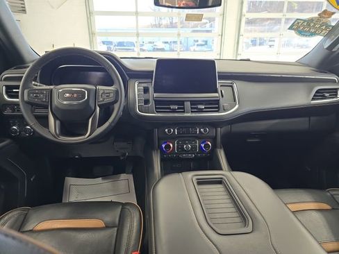 Used 2022 GMC Yukon XL AT4 image 11