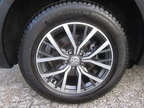 Used 2019 Volkswagen Tiguan SE image 37