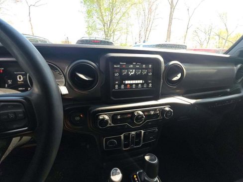 Used 2023 Jeep Wrangler Unlimited AWD/4WD image 5