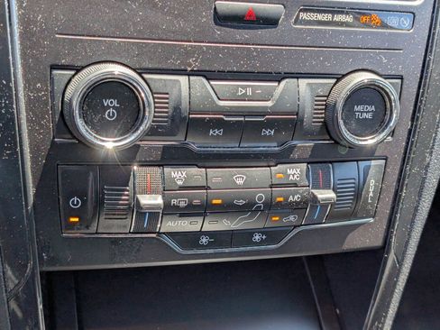 Used 2019 Ford Explorer XLT w/ Equipment Group 201A FWD image 26
