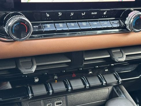 Used 2023 GMC Canyon AT4 image 24