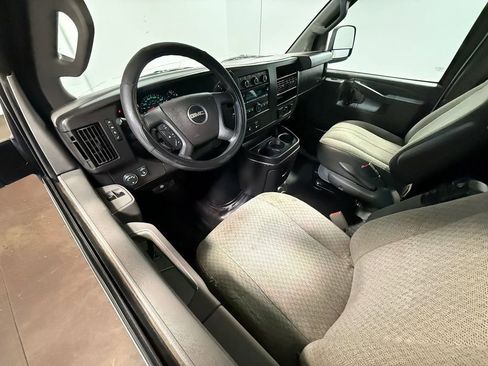 Used 2017 GMC Savana 2500 image 2
