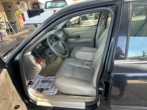 Used 2011 Ford Crown Victoria LX w/ Comfort Appearance Pkg RWD image 7