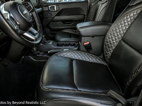 Used 2021 Jeep Gladiator Overland image 13