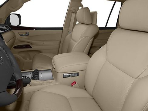 Used 2013 Lexus LX 570 4WD w/ Luxury Pkg w/Pre-crash image 8